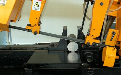 江岸数控带锯床自动送料精度会出现偏差吗？