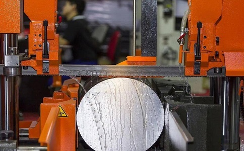 江岸立式金属带锯床切削出现跑带故障解决方法！